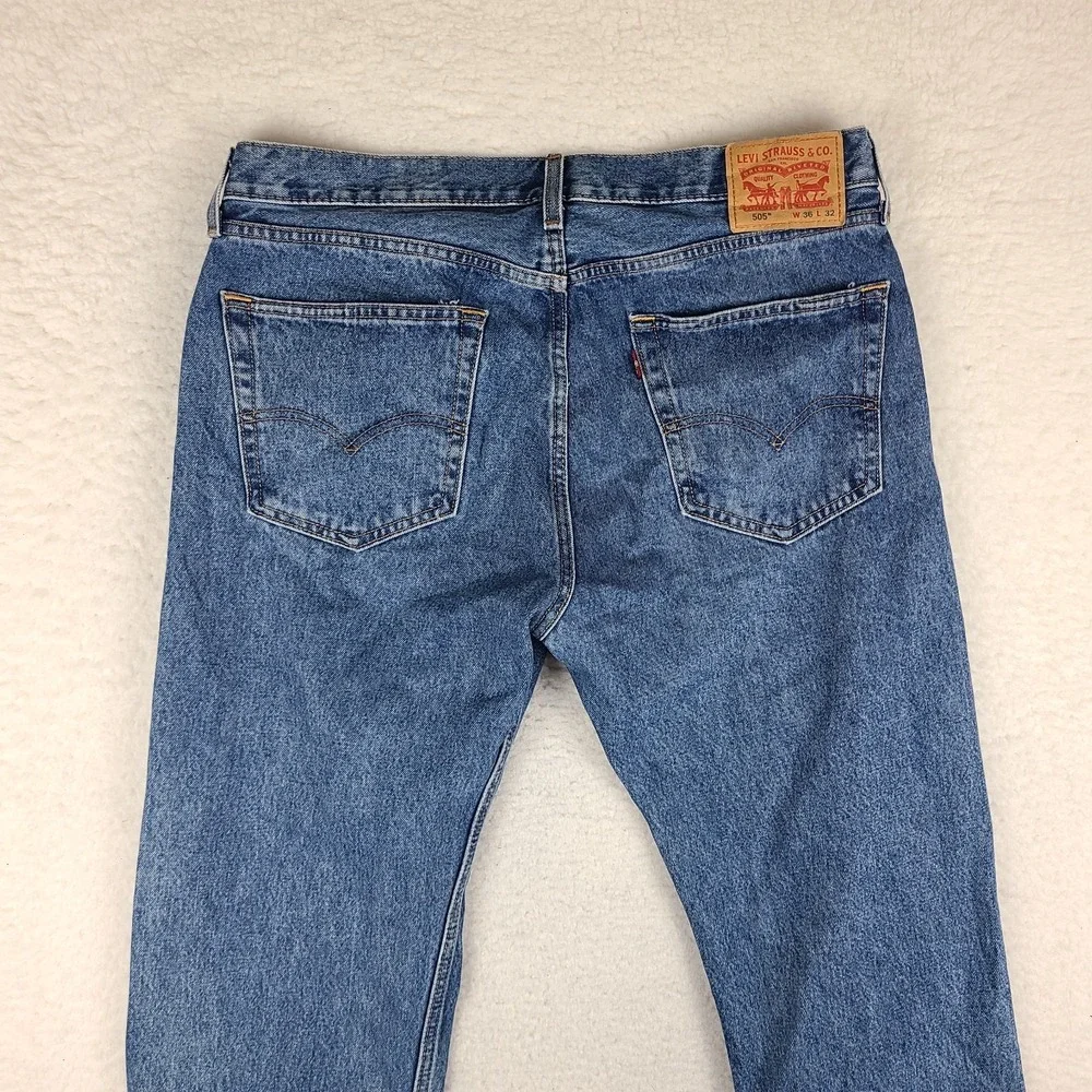 Levi's 505 Jeans Mens 36x32 Blue Regular Fit Straight Leg Medium‎ Wash Denim